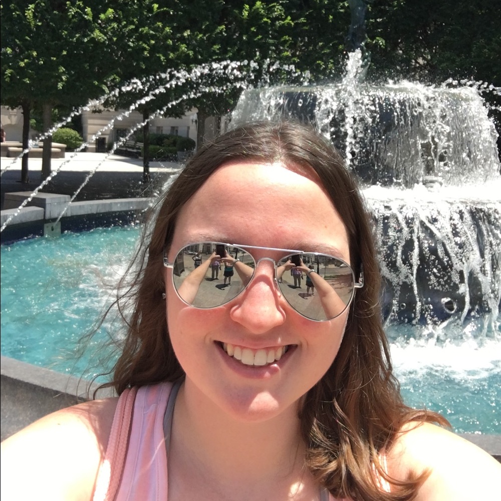 Meet your Posher, Lauren